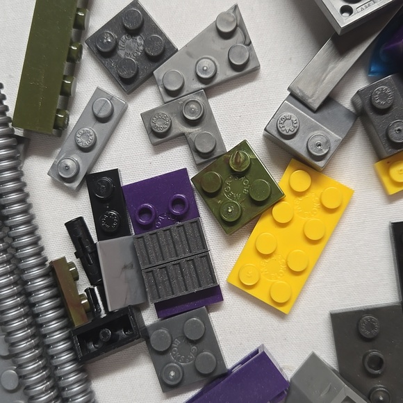 MEGA BLOCKS LOT - 13 Oz. Mixed Blocks Bricks Tires Slants Tubes Replacements - Picture 15 of 16